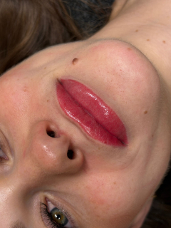 Rtěnková metoda tetování rtů nebo  stínovà technika 