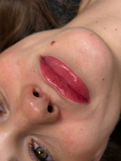 Rtěnková metoda tetování rtů nebo  stínovà technika 